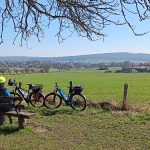 Ausblick von einer Wiese auf die Ortschaft Wehrheim uk-cover