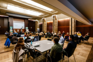 Blick in den Saal und auf das Publikum während der Besser zur Arbeit Konferenz