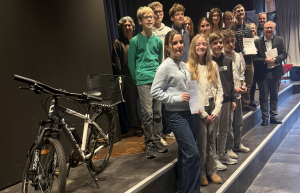 Gemeinschaftsbild bei der Prämierung Schulradeln im Main-Kinzig-Kreis