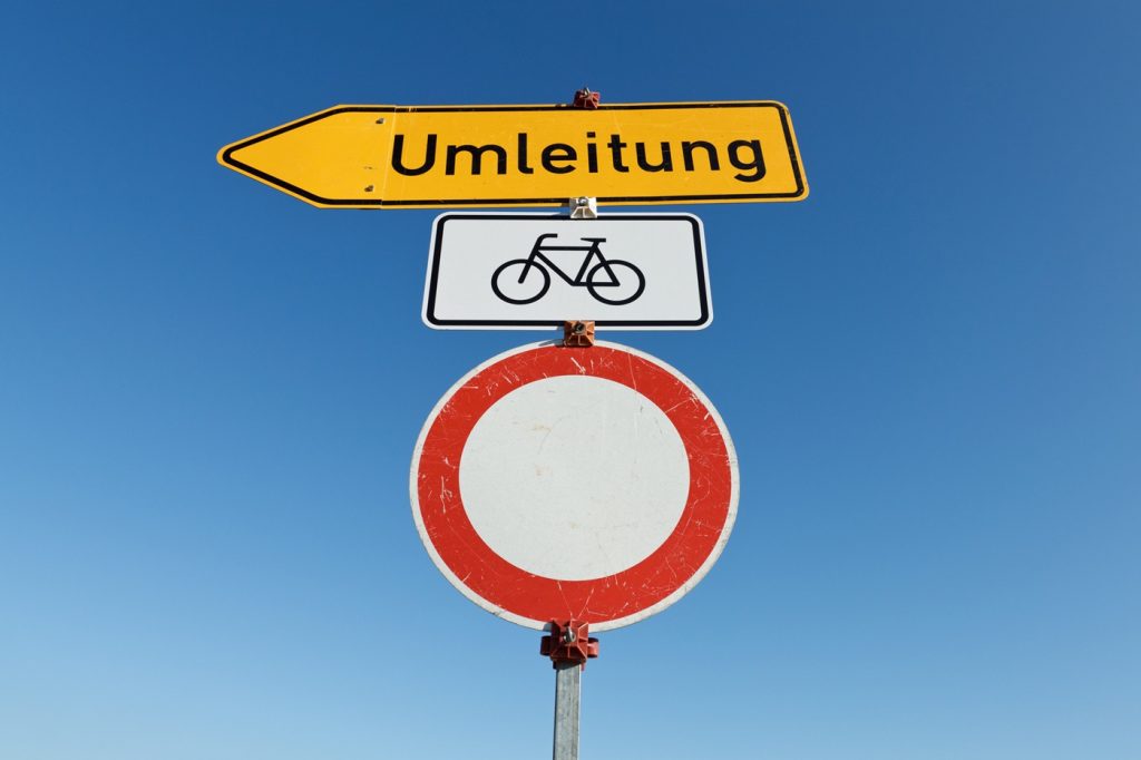 Bild eines Umleitungsschilds für Radfahrende
