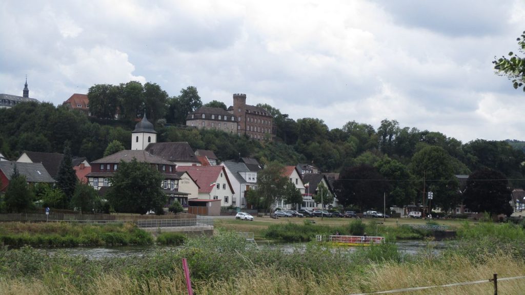 Foto mit Blick auf das Kloster Herstelle