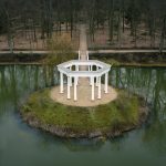 Foto der Rotunde in einer Parklandschaft uk-cover